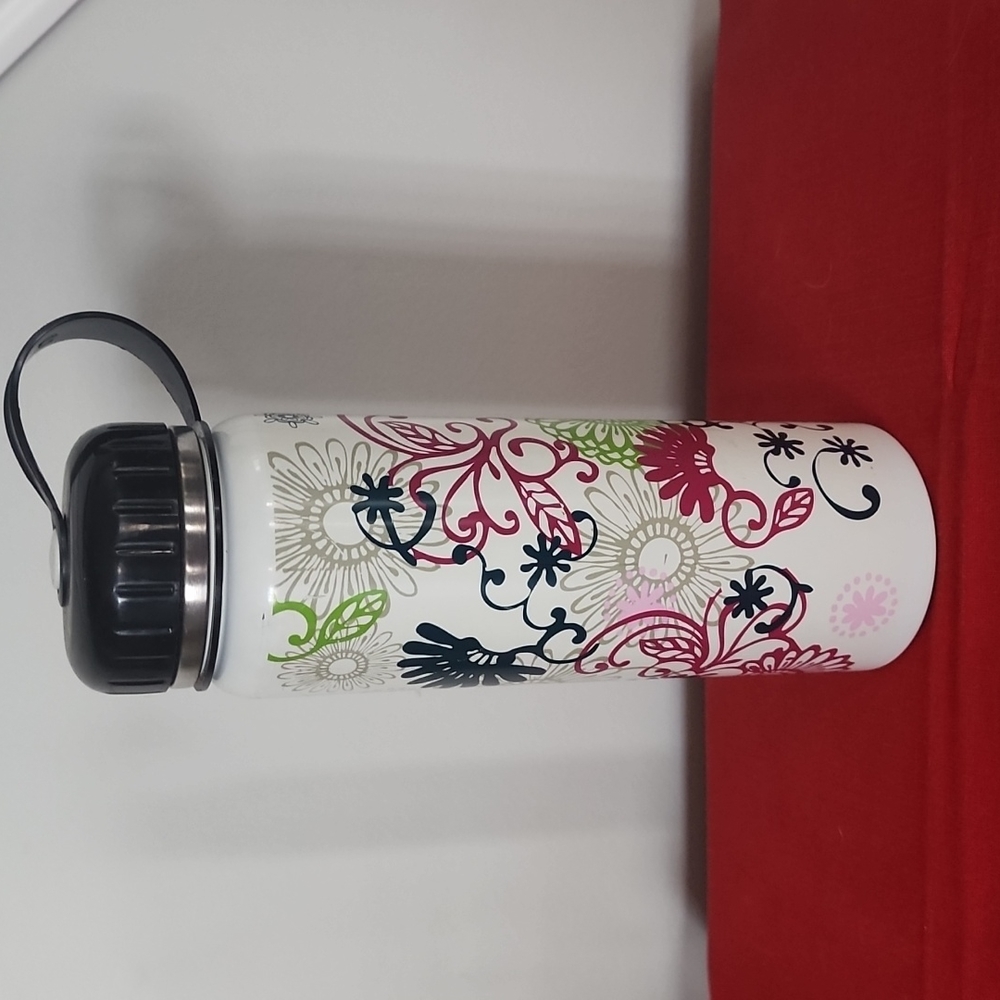 Insulated water bottle with air tight spill proof lid. Used 1 TIME.